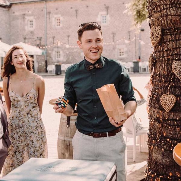 Table Magic at a wedding by magician brandon smeets